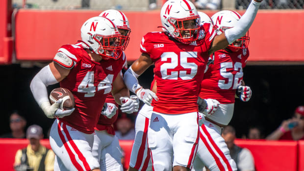 Garrett Nelson fumble recovery 2022 Nebraska vs Oklahoma football USATSI_19064017